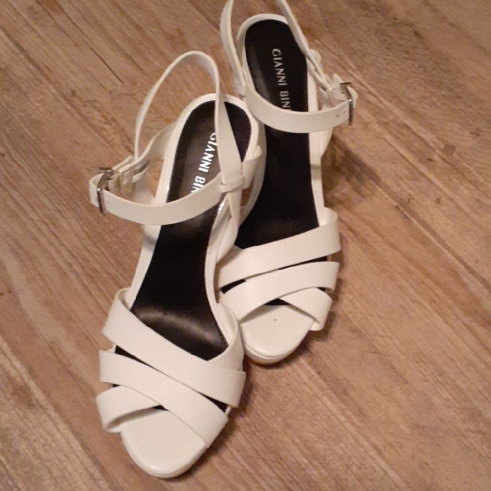Strappy sandles